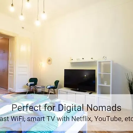 Live Like A Local In An Old Historic House * Budapeste