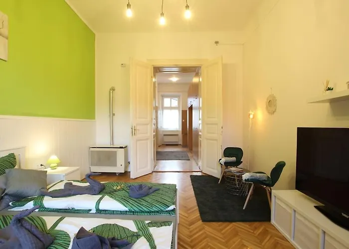 Live Like A Local In An Old Historic House Apartament Budapeszt